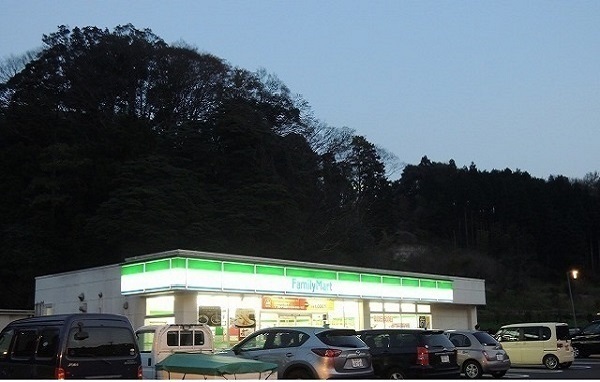 コンビニ　ファミリーマート　松江乃白店（コンビニ）まで900m