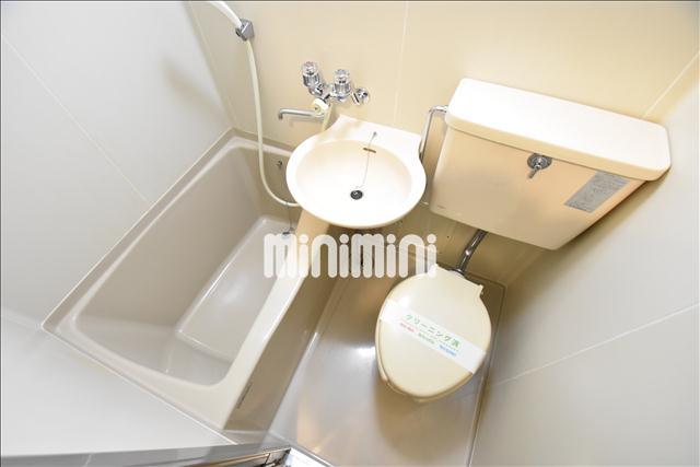 バス・シャワールーム　清潔感のあるバスルームです