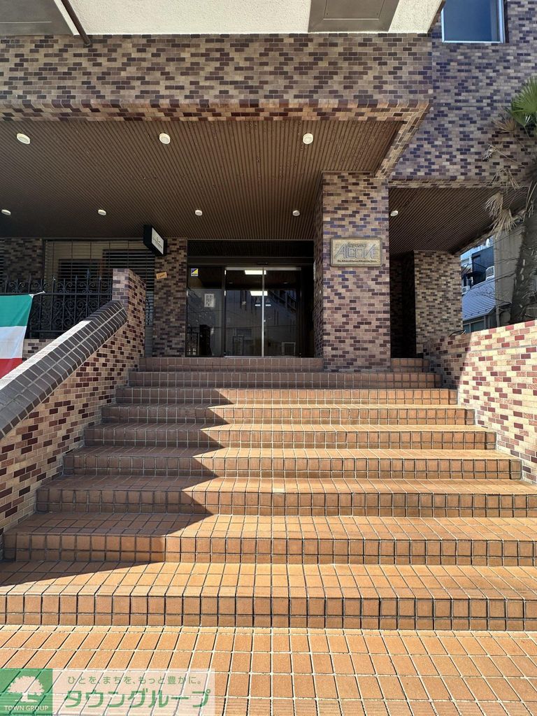 エントランス　重厚感のあるエントランス！