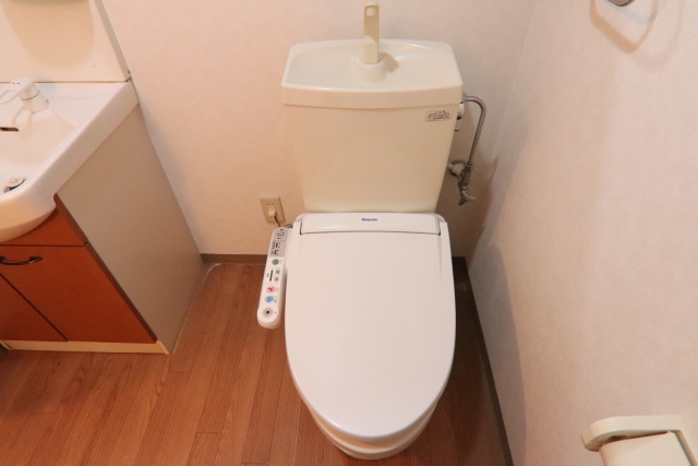 トイレ　※別室の参考写真の為、現況優先です。