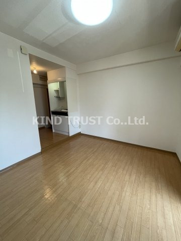 居室・リビング　広々とした洋室です