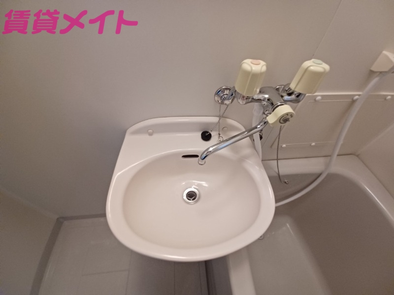 洗面設備　同型参考写真