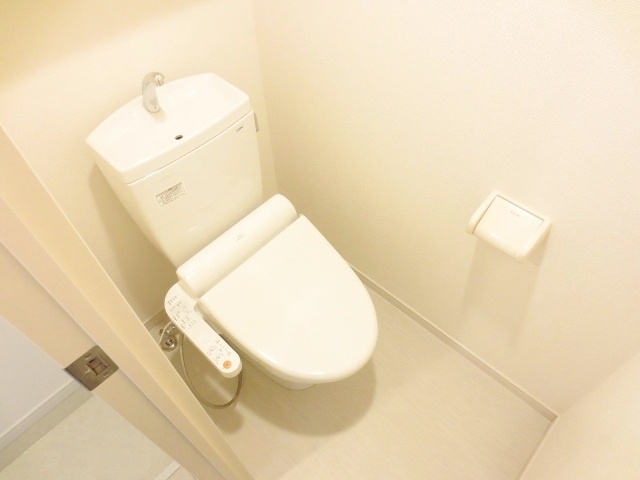 トイレ　別号室の参考写真です。
