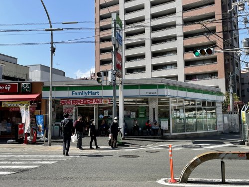 コンビニ　ファミリーマート天王寺駅北口（コンビニ）まで166m