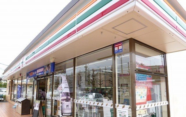 コンビニ　セブンイレブン（コンビニ）まで220m