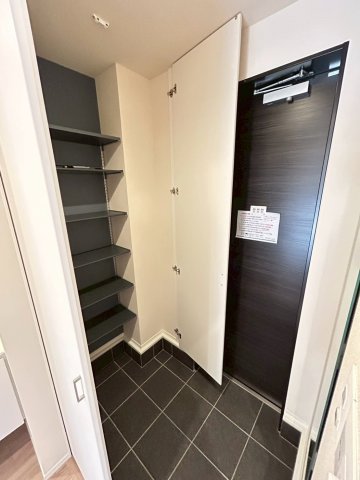 玄関　★天井高シューズBOXあり♪