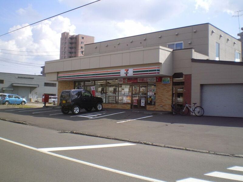 コンビニ　セブンイレブン札幌月寒東1条6丁目店（コンビニ）まで188m