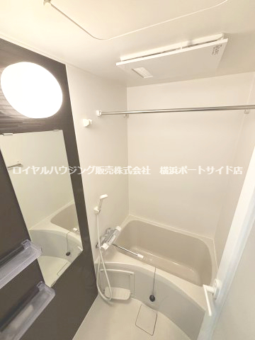 バス・シャワールーム　※同タイプの室内画像となります。
