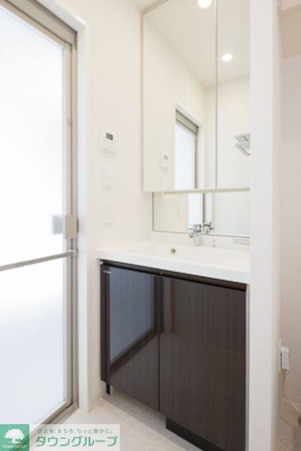 洗面設備　※写真は同タイプ住戸です。