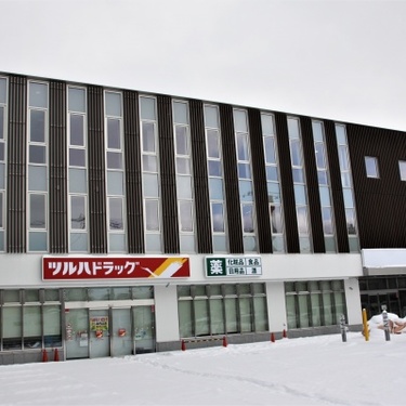 ドラックストア　ツルハドラッグ北円山店（ドラッグストア）まで420m