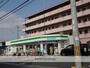 コンビニ　ファミリーマート（コンビニ）まで879m