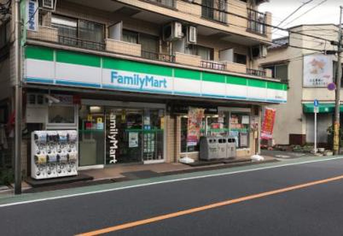 コンビニ　ファミリーマート熊代栄町店（コンビニ）まで230m