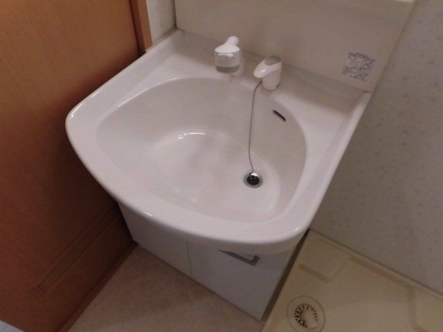 洗面設備　シャンプードレッサーの独立洗面台です。