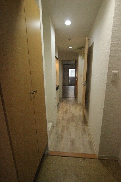 玄関　同物件別号室の写真です。