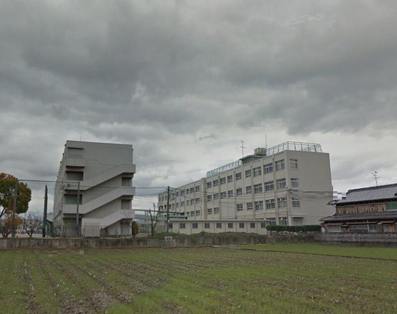 中学校　高槻市立第七中学校（中学校）まで815m