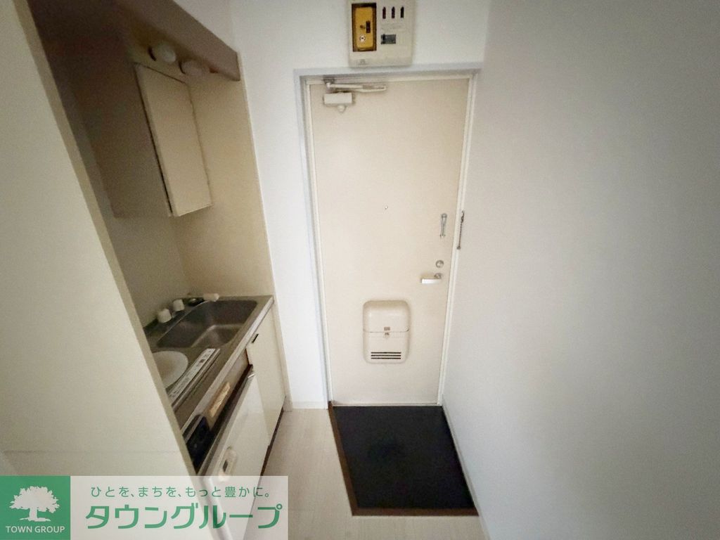 ＪＲ南武線 津田山駅 徒歩14分 3階建 築38年の玄関写真