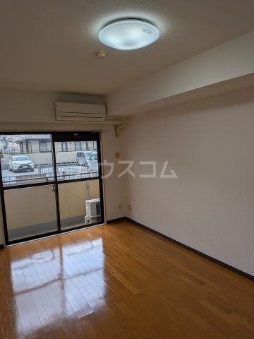 ライオンズマンション川口幸町の居間写真