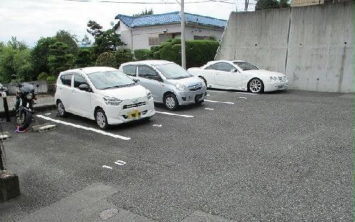 【レオパレステクノピア函南の駐車場】