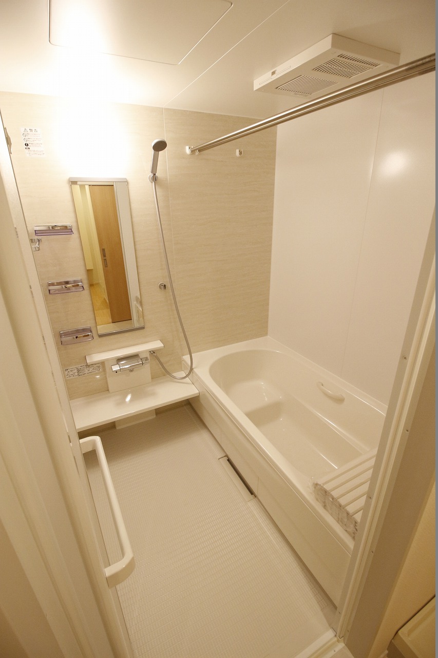 バス・シャワールーム　別の部屋の写真です