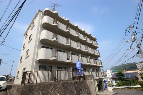 広島市東区尾長西のマンションの建物外観