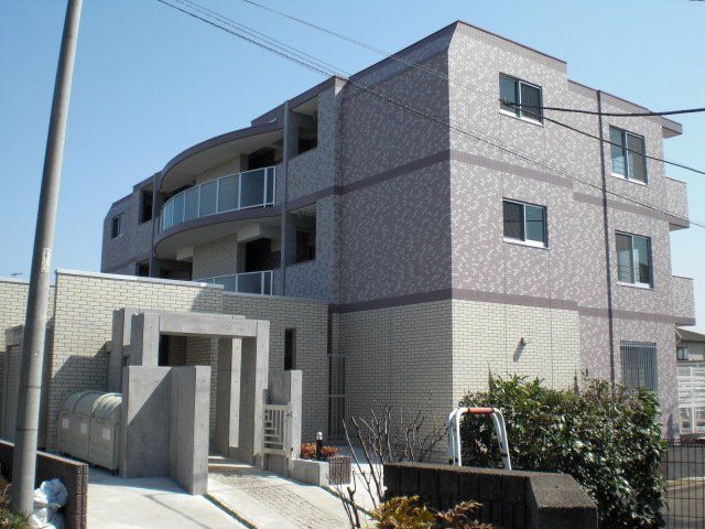 横浜市泉区中田西のマンションの建物外観