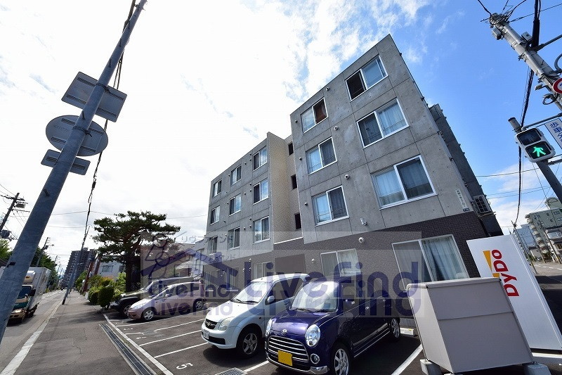 札幌市豊平区美園五条のマンションの建物外観