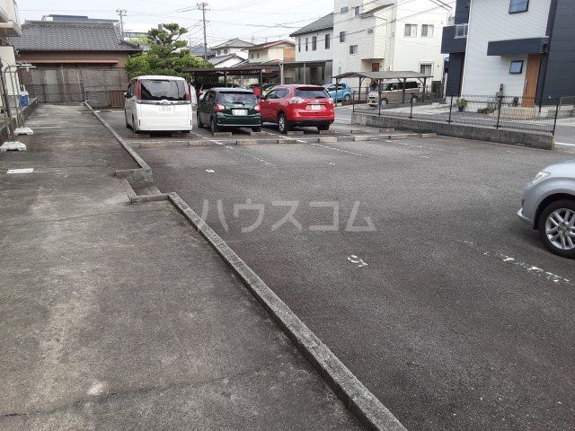 【フラット成田Ａの駐車場】