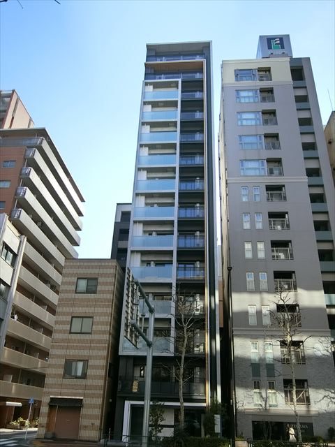 【中央区日本橋蛎殻町のマンションの建物外観】