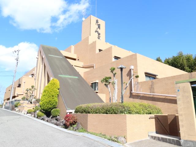 北葛城郡王寺町本町のマンションの建物外観