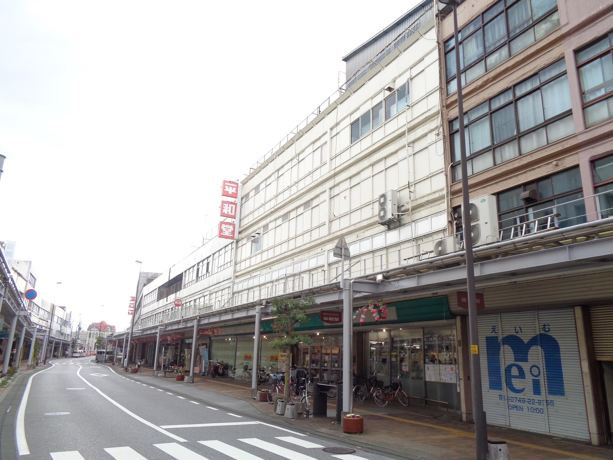 【彦根市後三条町のマンションのスーパー】