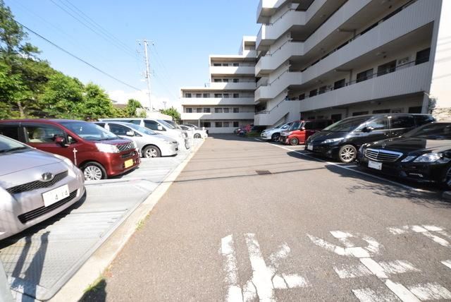 【カーサグラン松戸の駐車場】