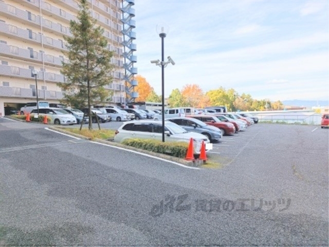 【草津市笠山のマンションの駐車場】