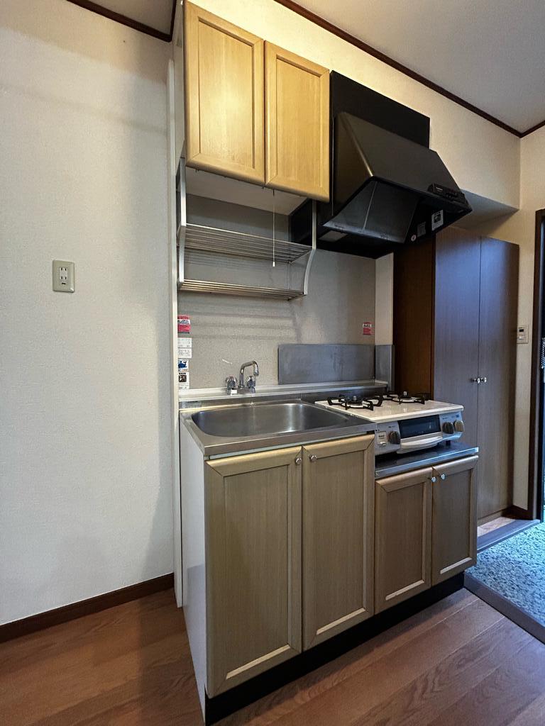 キッチン　ガスレンジは２口用が付きます