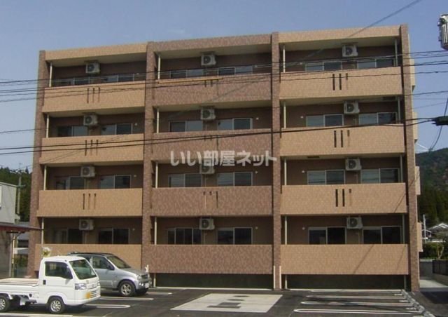 エクレール湘南の建物外観
