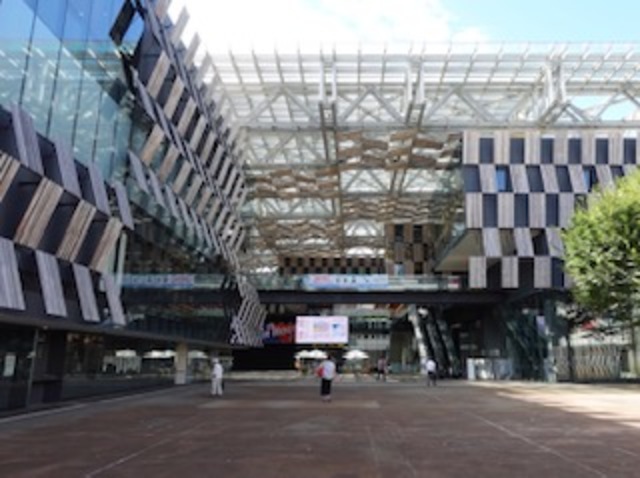 役所　アオーレ長岡（役所）まで896m