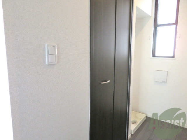 収納　収納がありました。お洋服や荷物はここへ。