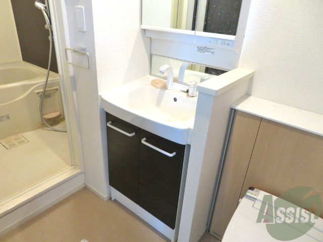 洗面設備　シャンプードレッサー。身支度はここでばっちり。