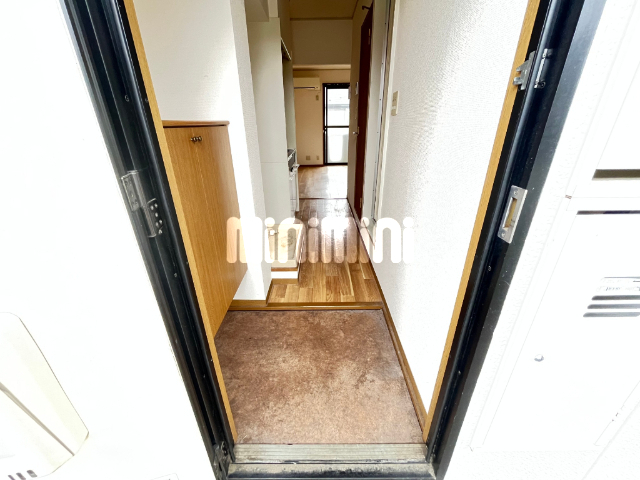 玄関　同物件別部屋参考写真