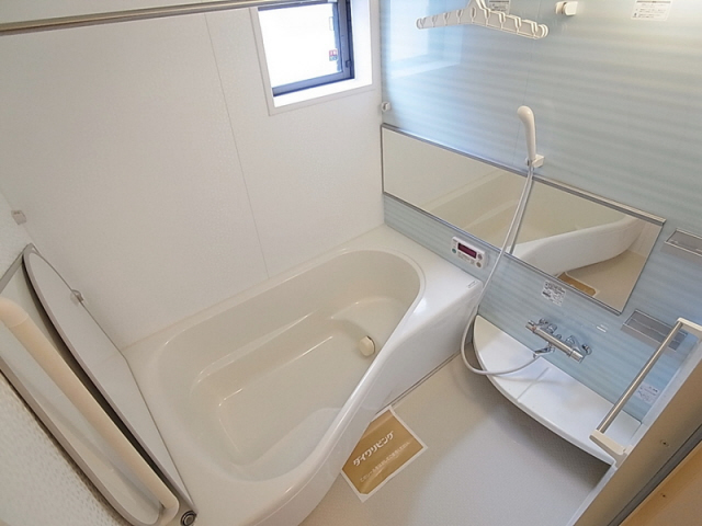 バス・シャワールーム　追焚、浴室乾燥機付バスルーム