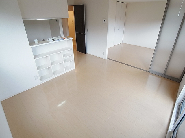 居室・リビング　リビングも広々としていて日当り良好