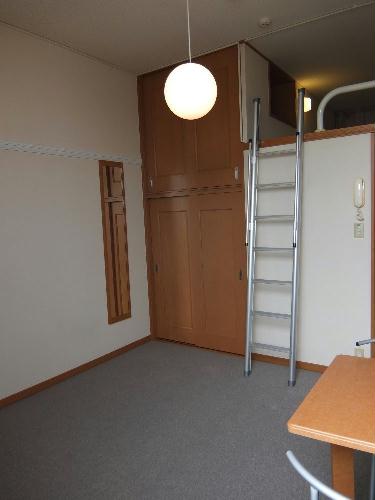 居室・リビング　ロフトがついたお部屋