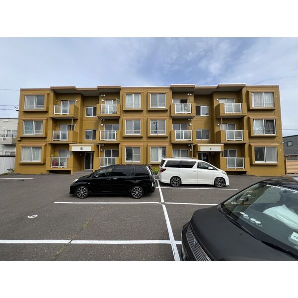 クリスタルリバー壱番館の建物外観