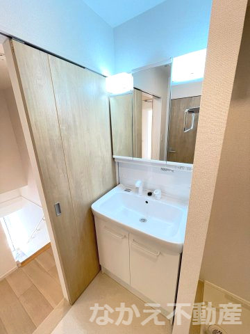 洗面設備　ゆったりとスペースのある洗面所