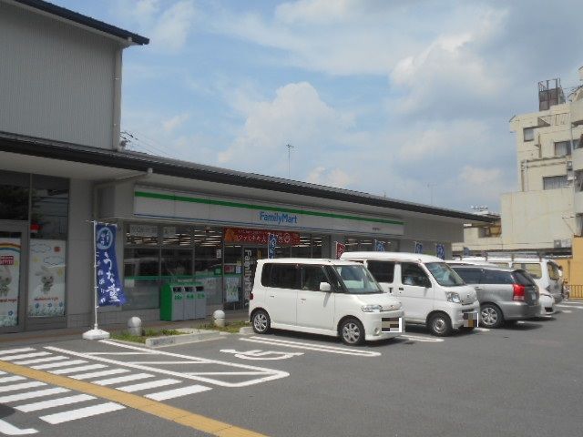 コンビニ　ファミリーマート 嵯峨新宮町店（コンビニ）まで525m