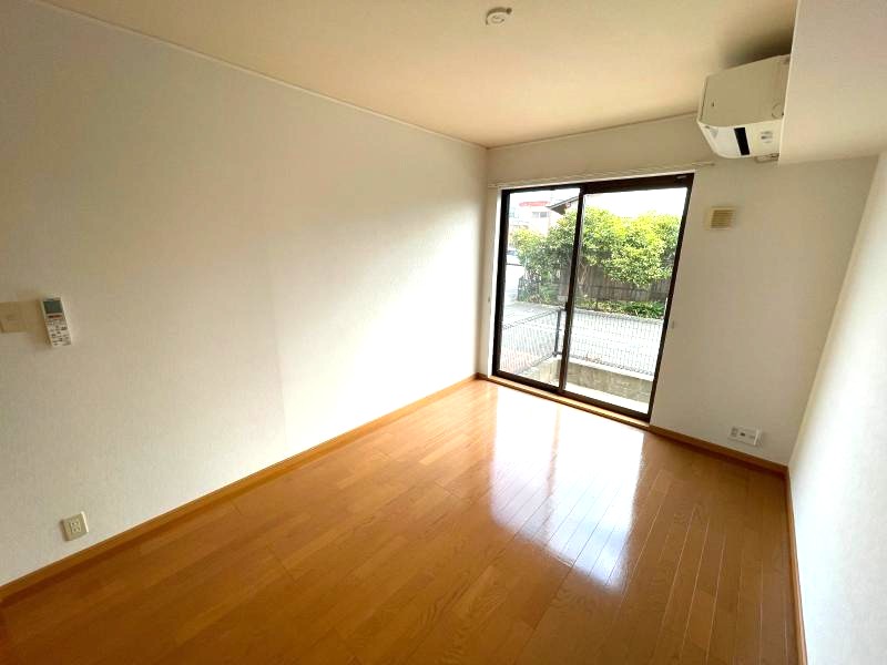 居室・リビング　※現況優先、写真は他号室使用