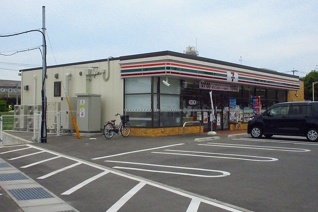 コンビニ　セブンイレブン（コンビニ）まで950m