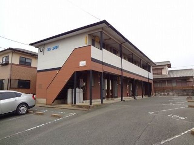 駐車場　建物外観