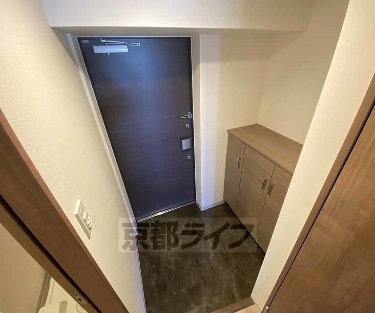 玄関　シューズＢＯＸを備えた玄関です。