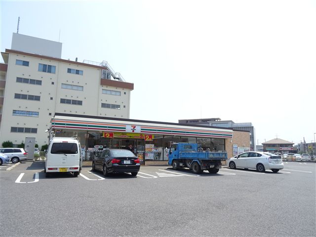 コンビニ　セブンイレブン つくばみどりの店（コンビニ）まで880m