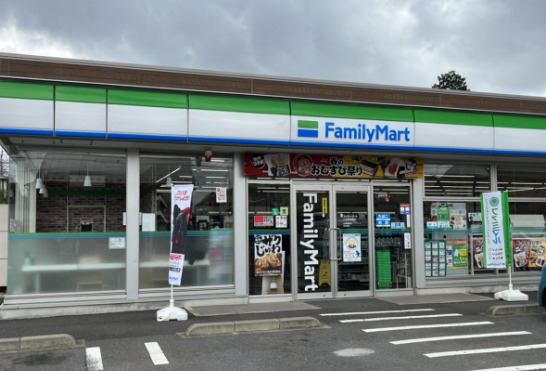 コンビニ　ファミリーマート 成田西三里塚店（コンビニ）まで773m